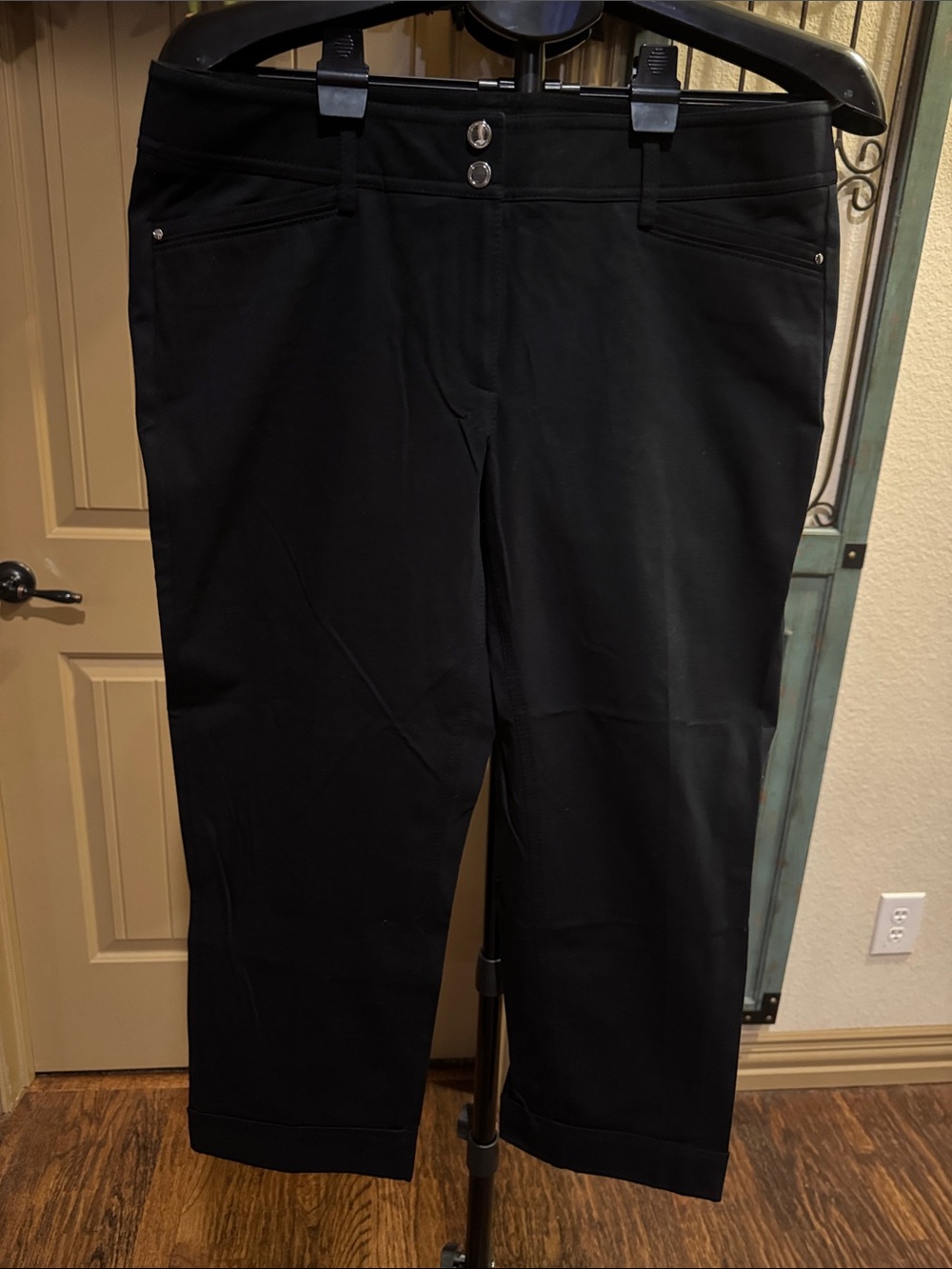 White House Black Market Black Ankle Capri Jeans
